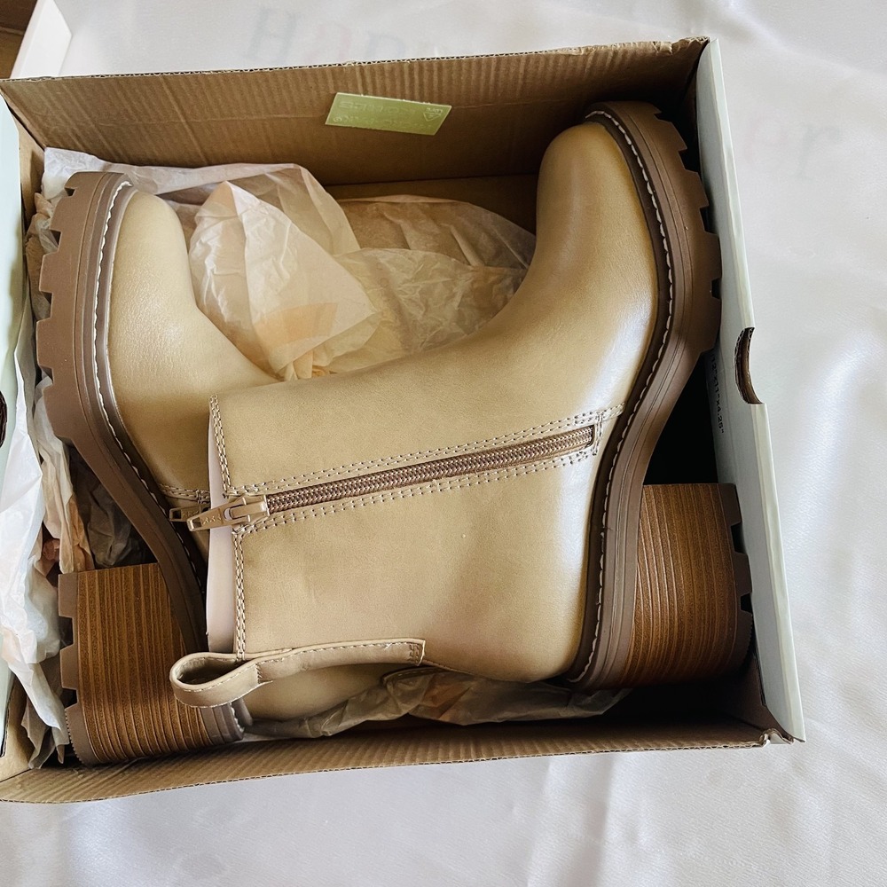 SO Memory Foam Boots Size 6 MED Tan color (Orig $49.99) - Picture 8 of 10